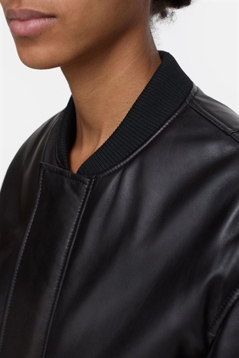 Closed, C97134 Classic Leather bomber jacket, Black